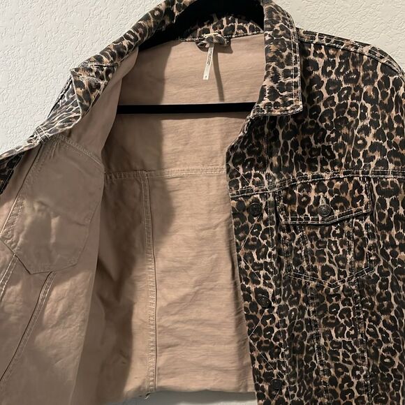 FREE PEOPLE Leopard Print Cropped, Raw Hem Denim Jacket, Size S - Picture 6 of 11